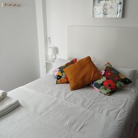 Apartamento Lidia Planta 2, La Carihuela 1ª Linea Playa, Vistas Mar, Buhardilla 1 Dormitorio, 40 M2, 1-3 Huesped, Terraza, Wifi Торремолінос Екстер'єр фото