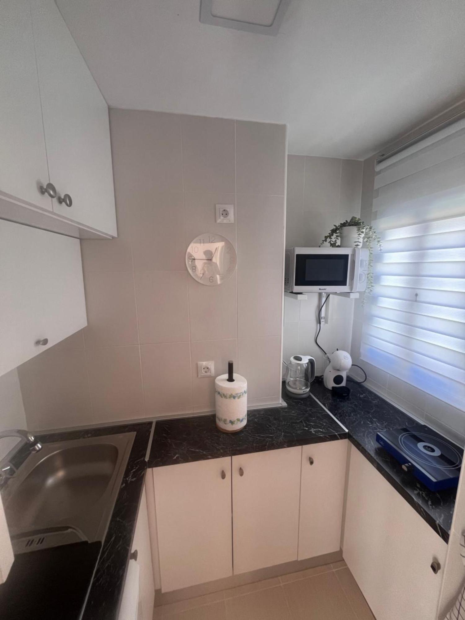 Apartamento Lidia Planta 2, La Carihuela 1ª Linea Playa, Vistas Mar, Buhardilla 1 Dormitorio, 40 M2, 1-3 Huesped, Terraza, Wifi Торремолінос Екстер'єр фото