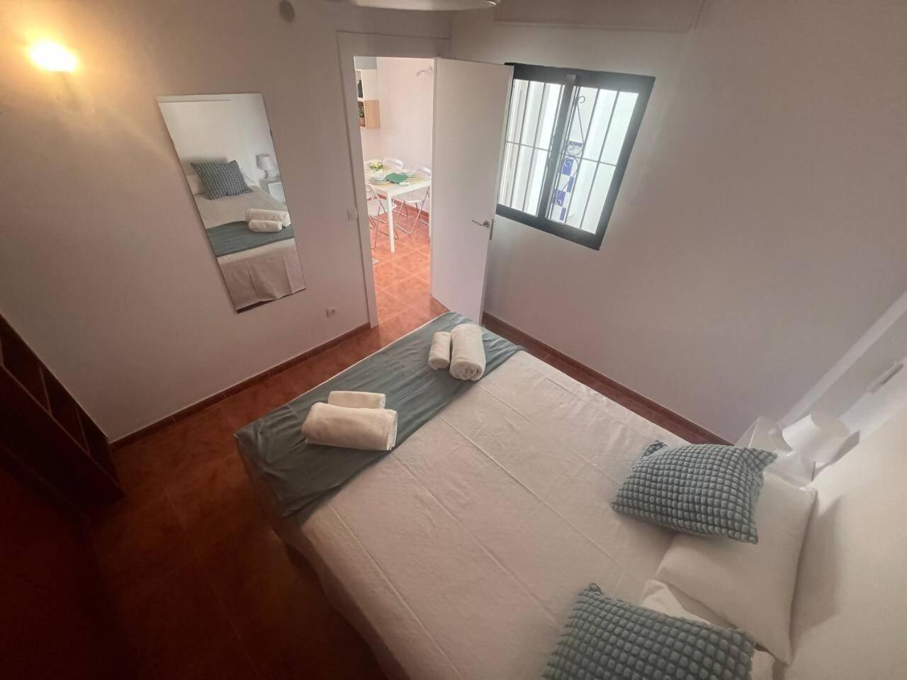 Apartamento Lidia Planta 2, La Carihuela 1ª Linea Playa, Vistas Mar, Buhardilla 1 Dormitorio, 40 M2, 1-3 Huesped, Terraza, Wifi Торремолінос Екстер'єр фото